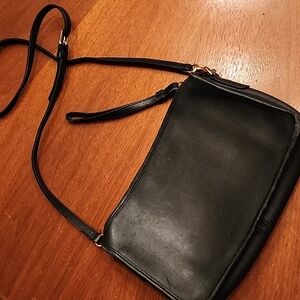 Vintage COACH 09455 black leather beauty!! GENTLY USED!!!